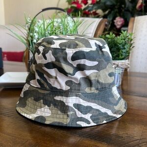 Bucket Hat/ Floppy Hat